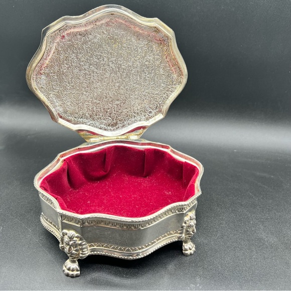 Vintage Lion Crest Jewelry Box w/Lion Claw Feet international Silver Co. Stamped - Picture 7 of 14